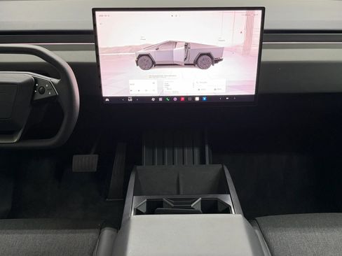 Used 2025 Tesla Cybertruck 2WD Crew Cab image 30