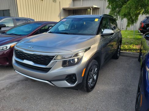 Used 2021 Kia Seltos S FWD image 2