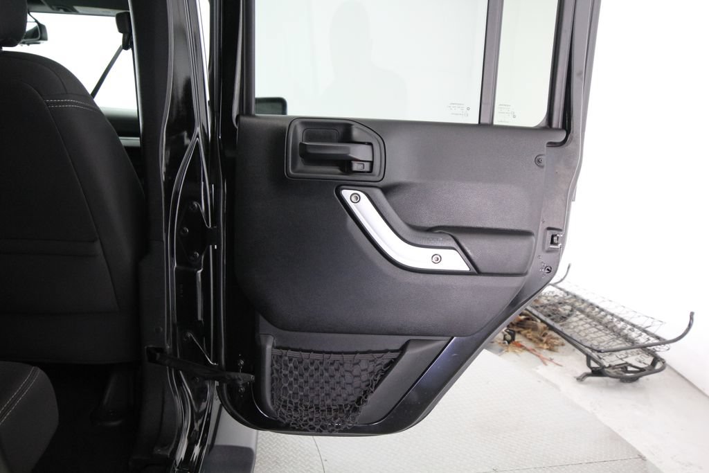 Used 2018 Jeep Wrangler Unlimited Sahara AWD/4WD image 42