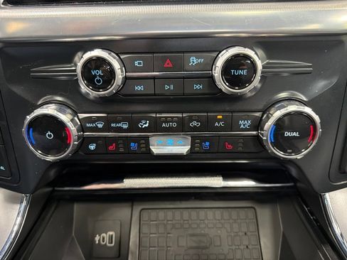 Used 2025 Ford F150 Lariat w/ Equipment Group 502A High AWD/4WD image 38