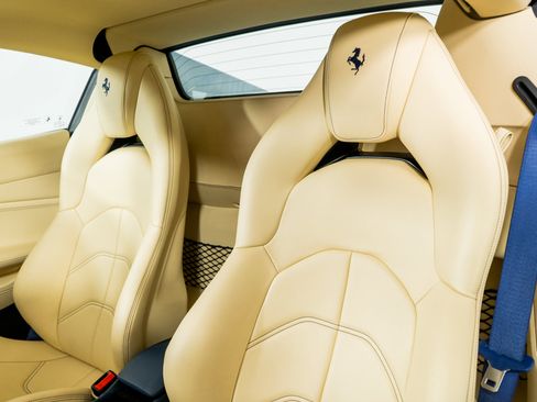 Used 2019 Ferrari 488 Spider image 3