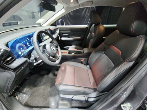 New 2026 Nissan Kicks SR FWD image 32