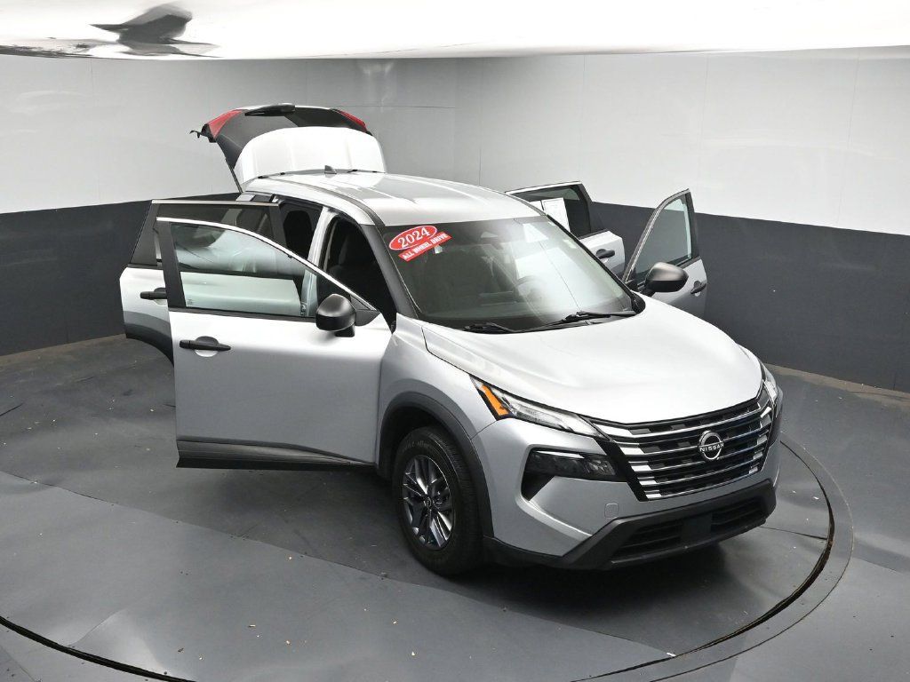Used 2024 Nissan Rogue S AWD/4WD image 43