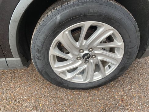 Used 2021 Lincoln Corsair AWD w/ Rear Removable Package Tray image 10