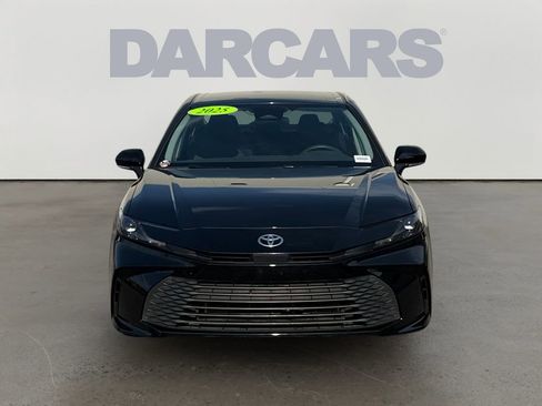 Used 2025 Toyota Camry LE image 2