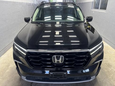 Used 2024 Honda Pilot Touring image 4
