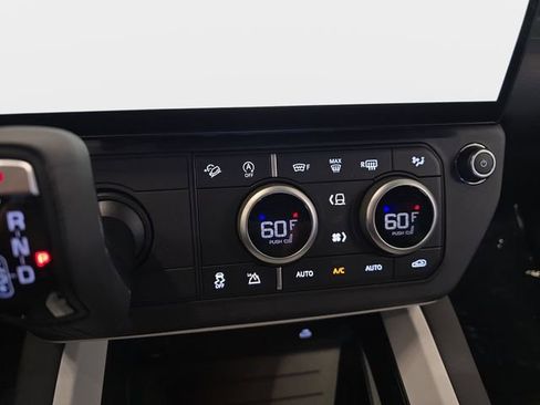 New 2026 Land Rover Defender 110 X-Dynamic SE AWD/4WD image 17