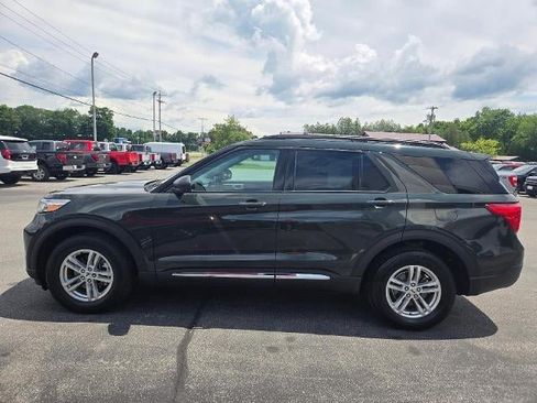 Used 2023 Ford Explorer XLT AWD/4WD image 5