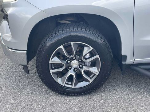 Used 2022 Chevrolet Silverado 1500 LT AWD/4WD image 7