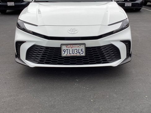 Used 2025 Toyota Camry SE image 5
