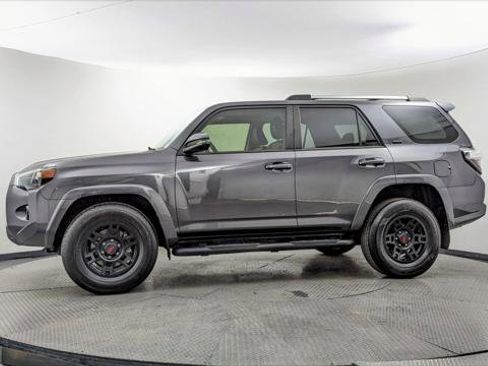 Used 2022 Toyota 4Runner SR5 Premium image 3
