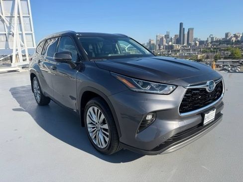 Used 2023 Toyota Highlander Platinum AWD/4WD image 1