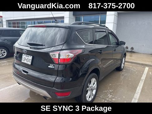 Used 2018 Ford Escape SE w/ SE Sync 3 Package image 3