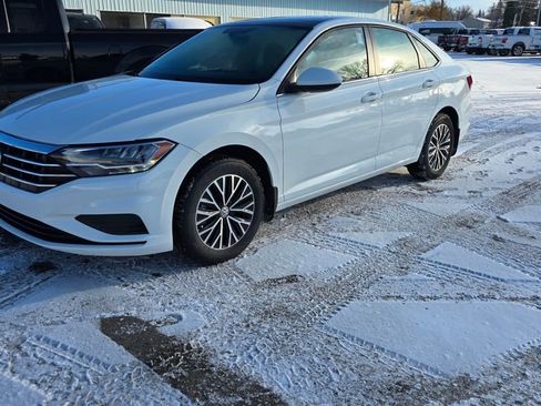 Used 2021 Volkswagen Jetta SE w/ SE Cold Weather Package image 2