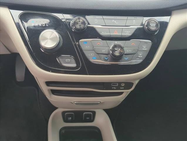 Used 2018 Chrysler Pacifica Touring Plus FWD image 20