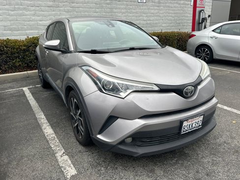 Used 2018 Toyota C-HR XLE image 2