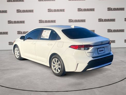 Used 2022 Toyota Corolla LE image 3