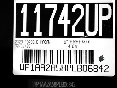 Certified 2023 Porsche Macan image 29