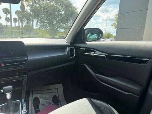Used 2025 Kia Seltos EX FWD image 9
