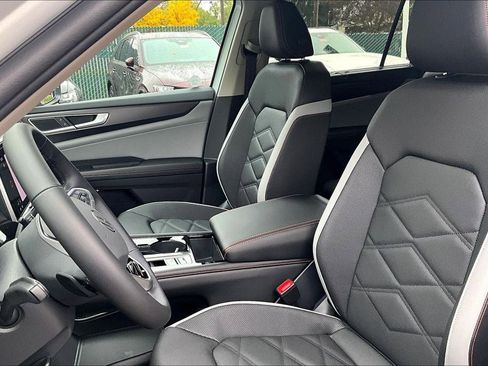 New 2026 Volkswagen Atlas Peak Edition image 18