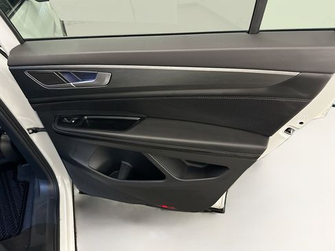 Used 2024 Volkswagen Atlas Cross Sport SE image 30