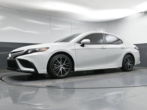 Used 2023 Toyota Camry SE image 22
