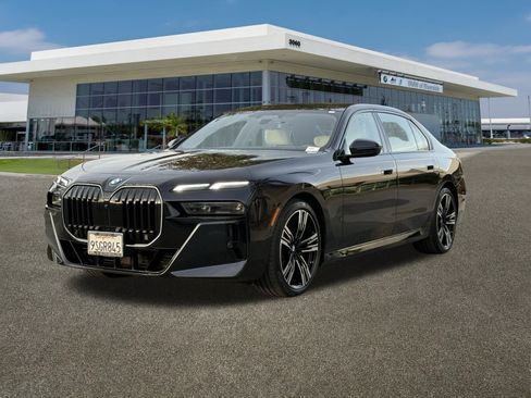 Used 2025 BMW 760i xDrive image 5