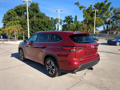 Used 2020 Toyota Highlander XLE image 6
