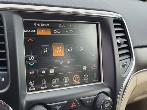 Used 2017 Jeep Grand Cherokee Limited image 24