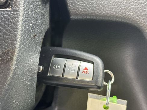 Used 2019 Nissan Rogue S image 27