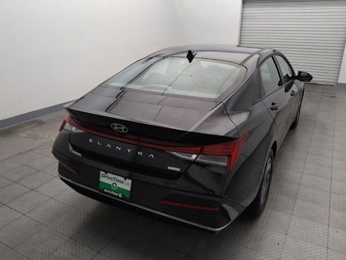 Used 2025 Hyundai Elantra Hybrid FWD image 7