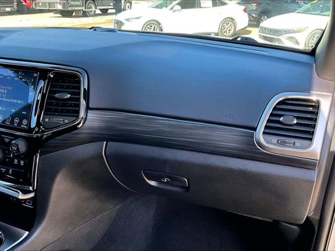 Used 2021 Jeep Grand Cherokee Laredo X image 16