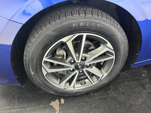Used 2022 Kia Forte LXS FWD image 27