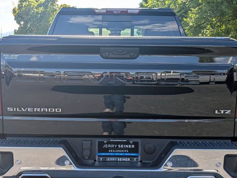 Used 2023 Chevrolet Silverado 1500 LTZ w/ Technology Package AWD/4WD image 13