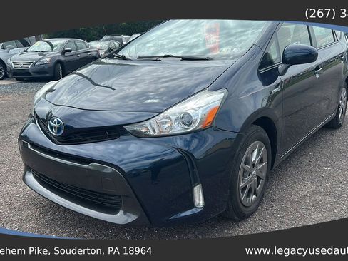 Used 2017 Toyota Prius V Four FWD image 8