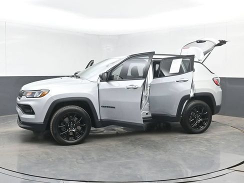 Used 2025 Jeep Compass Latitude w/ Altitude Special Edition AWD/4WD image 49