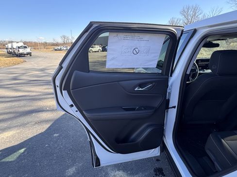 New 2025 Chevrolet Blazer LT w/ LPO, Floor Liner Package FWD image 23
