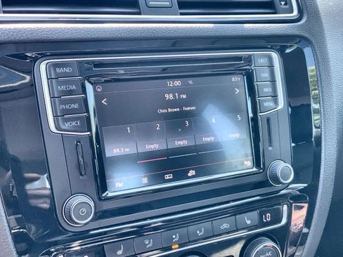 Used 2017 Volkswagen Jetta SEL Premium FWD image 12