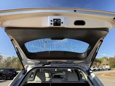 Used 2025 Toyota Corolla Cross L image 31