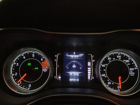 Used 2020 Jeep Cherokee Latitude Plus FWD image 23