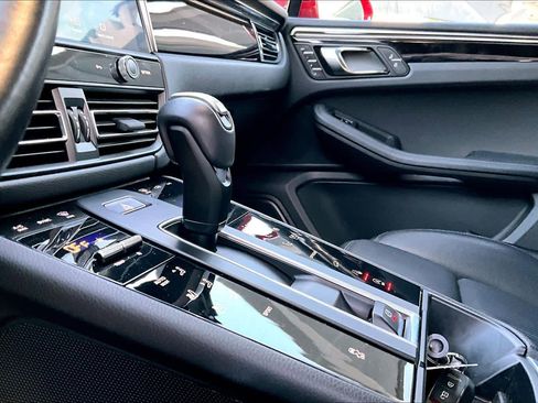 Used 2022 Porsche Macan image 15