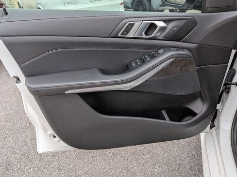 Used 2022 BMW X5 xDrive40i w/ M Sport Package image 12