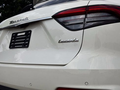 Used 2022 Maserati Levante GT AWD/4WD image 6