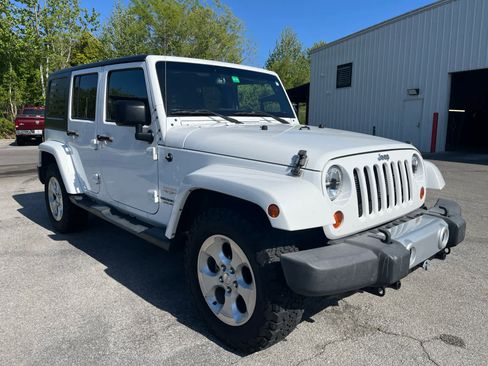 Used 2015 Jeep Wrangler Unlimited Sahara w/ Connectivity Group image 2
