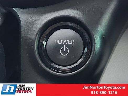 Used 2025 Toyota Sienna XLE AWD/4WD image 21