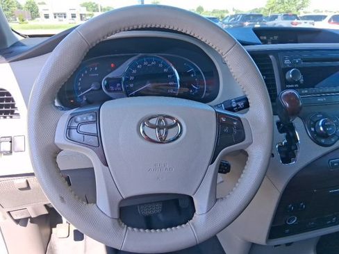 Used 2012 Toyota Sienna XLE w/ Entertainment Pkg FWD image 22