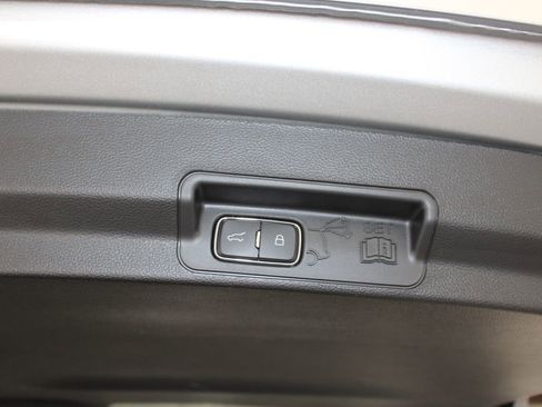 Used 2025 Ford Explorer Active image 29