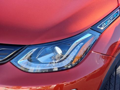 Used 2021 Chevrolet Bolt Premier w/ Infotainment Package image 31