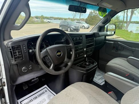 Used 2018 Chevrolet Express 2500 w/ Driver Convenience Package RWD image 9