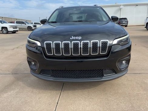 Used 2019 Jeep Cherokee Latitude w/ Cold Weather Group image 3